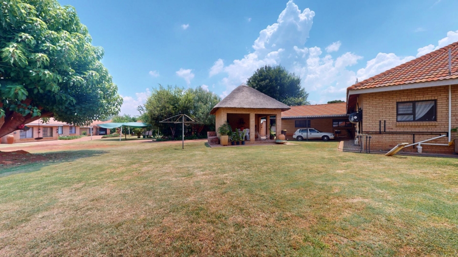 17 Bedroom Property for Sale in Vyfhoek A H North West